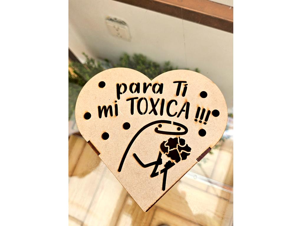 Caja decorativa en MDF con corte láser personalizado para regalo o empaque